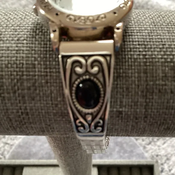 Elegant Silver and Black Women's Watch - Picture 4 of 6